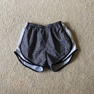 Women’s Nike Dri-fit Patterned Athletic Shorts - Small